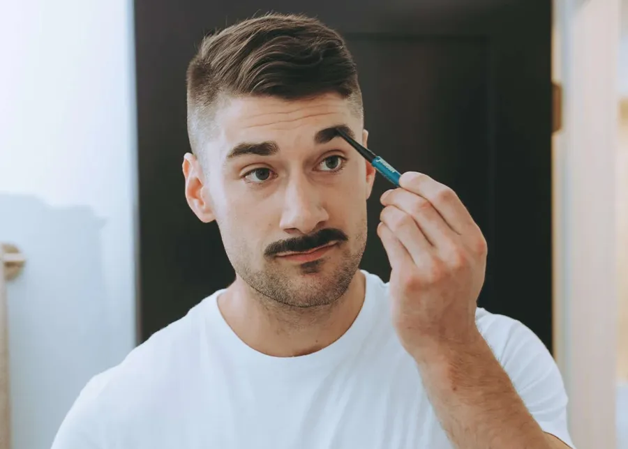 Tạo khối và định hình chân mày