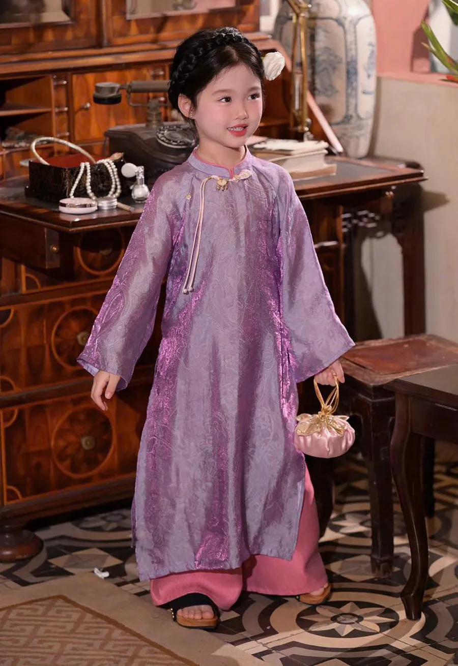Áo dài tím cho bé gái duyên dáng