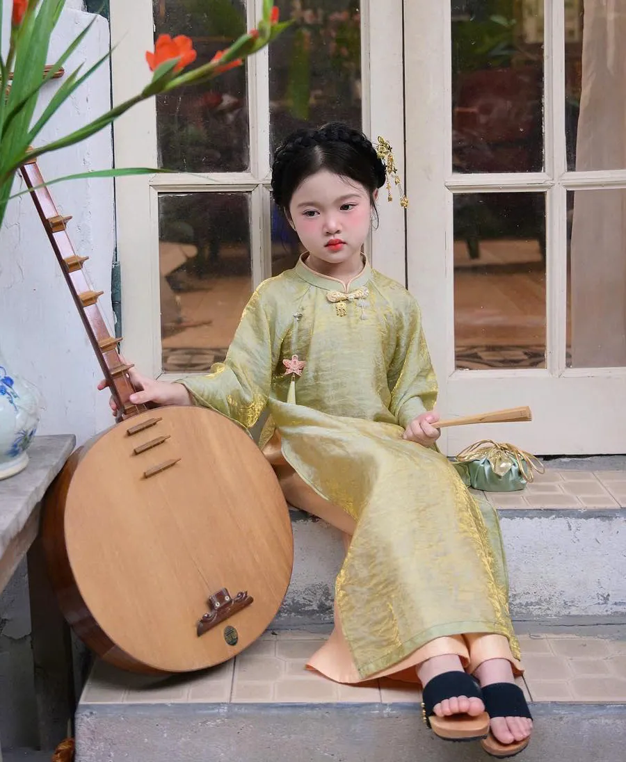 Mẫu áo dài trẻ em đẹp cách điệu hiện đại