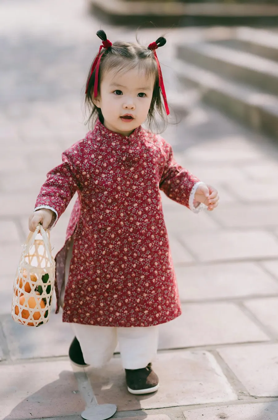 Áo dài hoa nhí cho bé gái dịp Tết