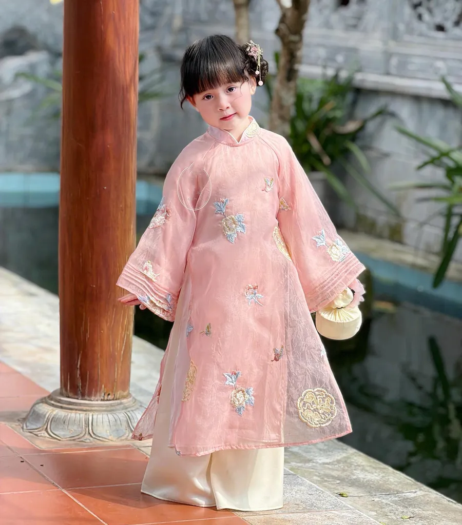 Mẫu áo dài cách điệu 4 tà độc đáo