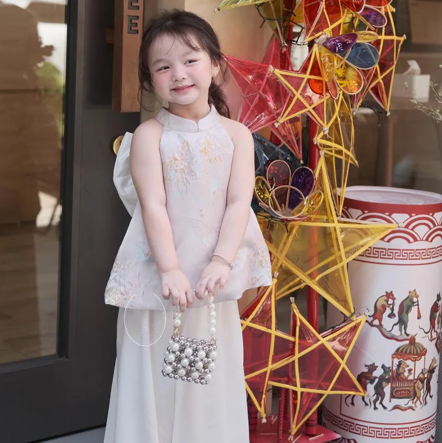 Áo dài cổ yếm cho bé gái