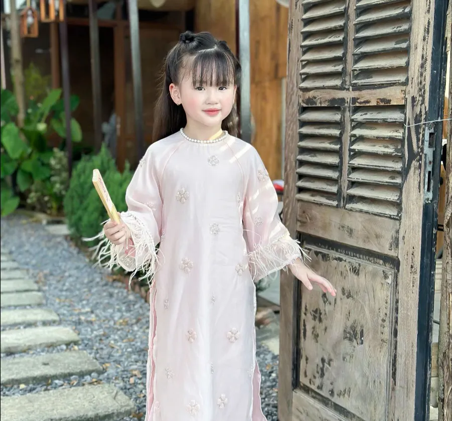 Kiểu áo dài cách tân tay lỡ mùa xuân