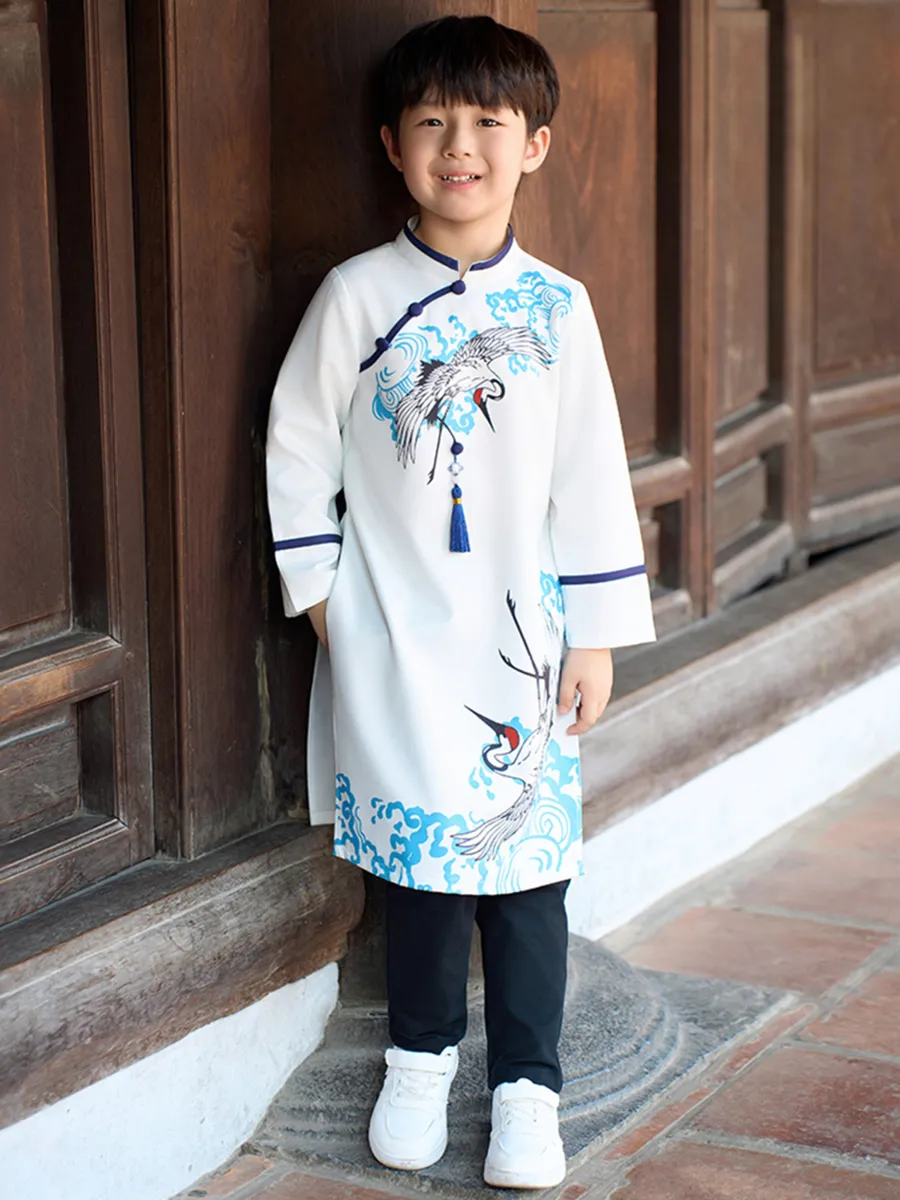 Áo dài màu trắng cho bé trai