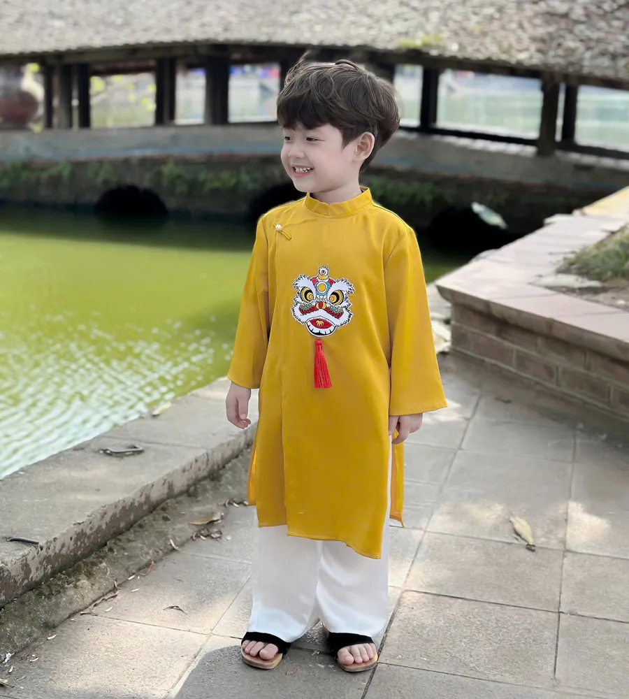 Áo dài bé trai màu vàng sang trọng