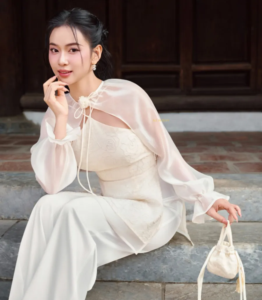 Áo khoác phối với áo dài cách tân