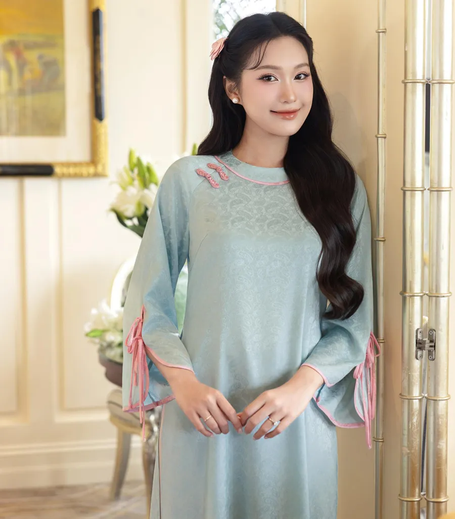 Áo dài màu xanh ngọc phối quần màu xám khói