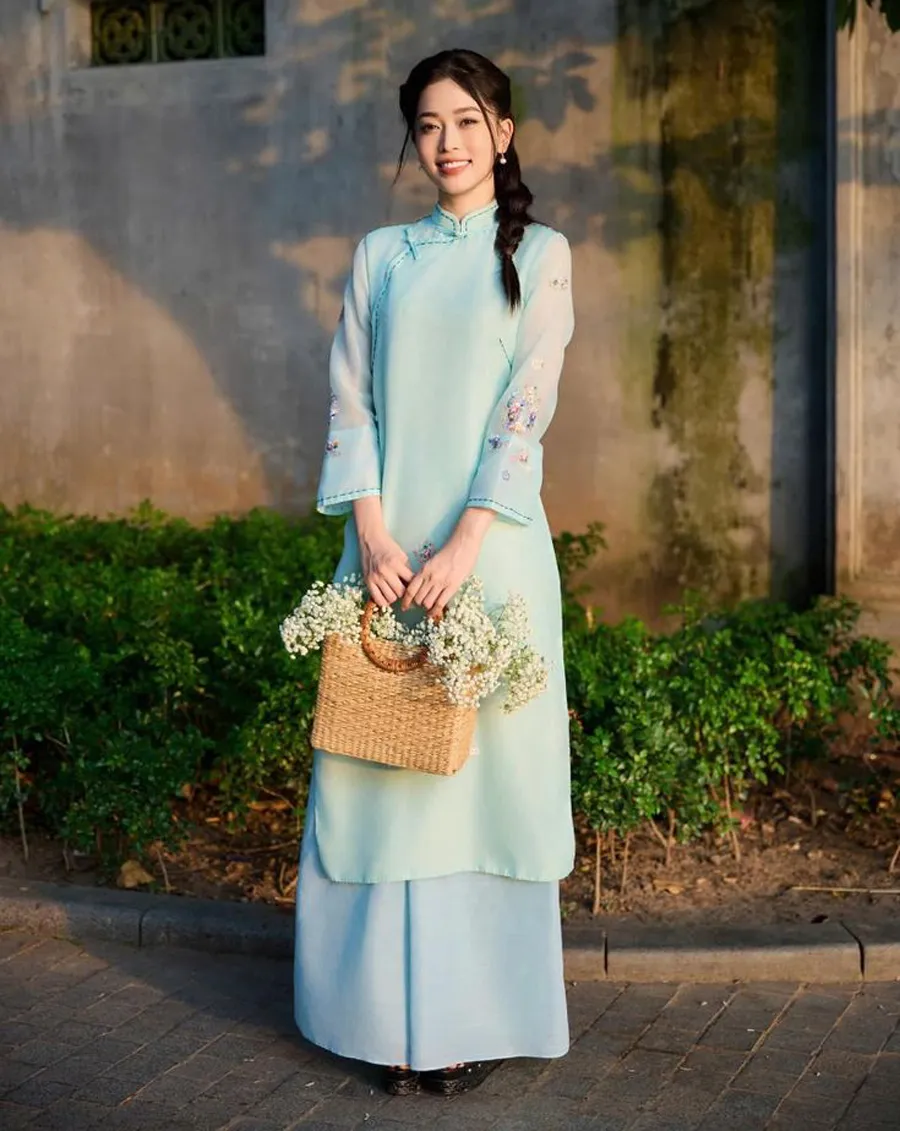 Áo dài màu xanh ngọc phối quần xanh ngọc cùng tone