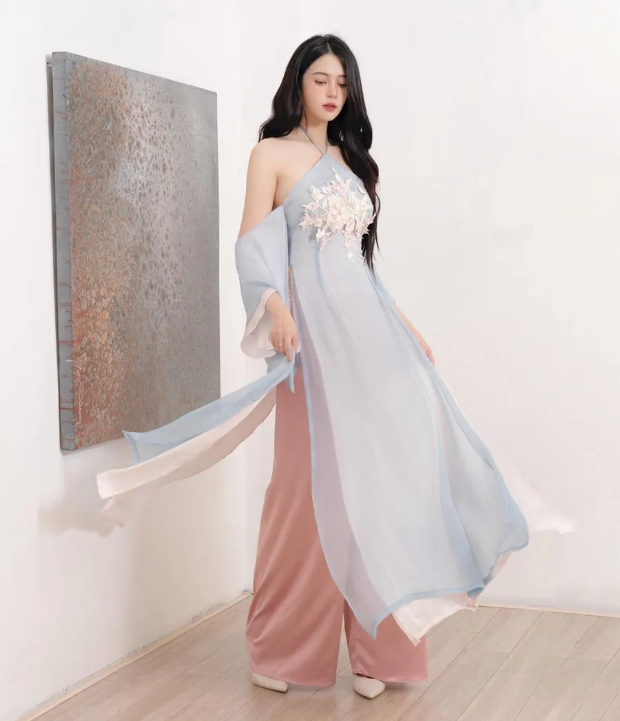 Áo dài màu xanh ngọc phối quần hồng