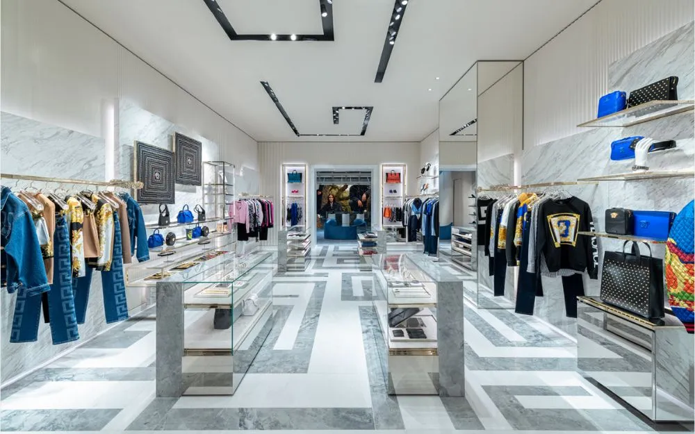 Review 8 Mẫu Áo Khoác Versace Bán Chạy, Mẫu Mã Độc Đáo - 1