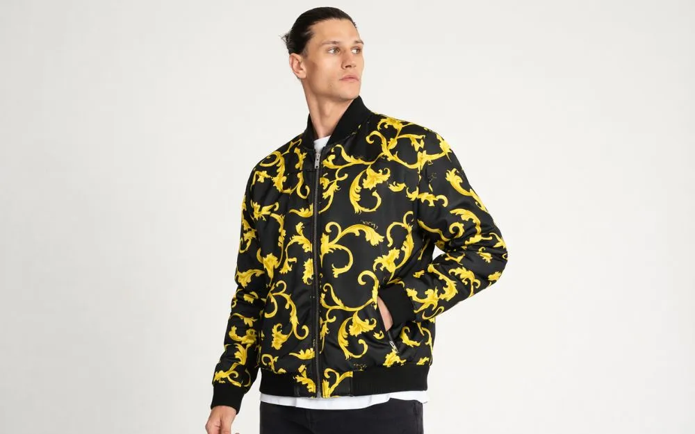 Review 8 Mẫu Áo Khoác Versace Bán Chạy, Mẫu Mã Độc Đáo - 9