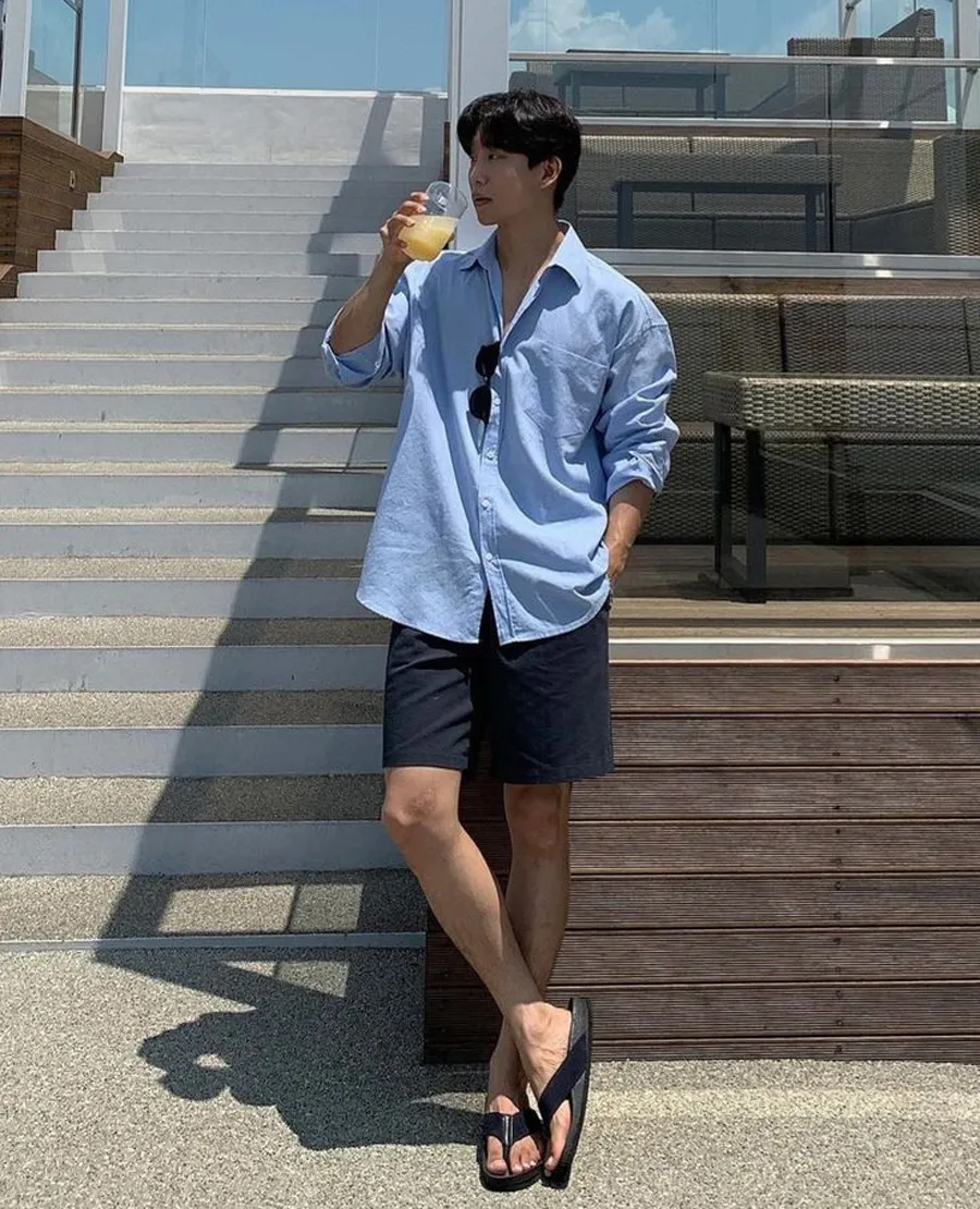 Áo sơ mi phối quần short và sơ vin