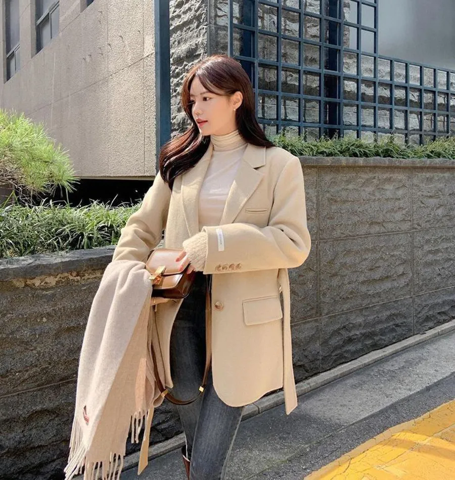 Blazer kết hợp quần tây hoặc chân váy