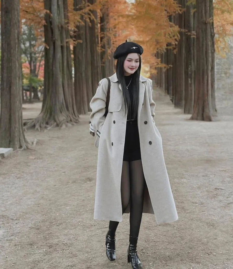 Áo măng tô kết hợp cùng quần ống rộng hoặc chân váy