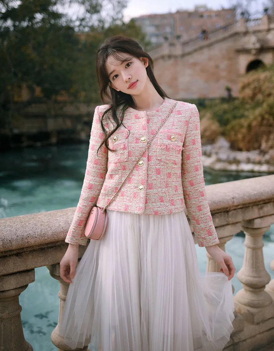 Mix áo dạ tweed với váy nào đẹp