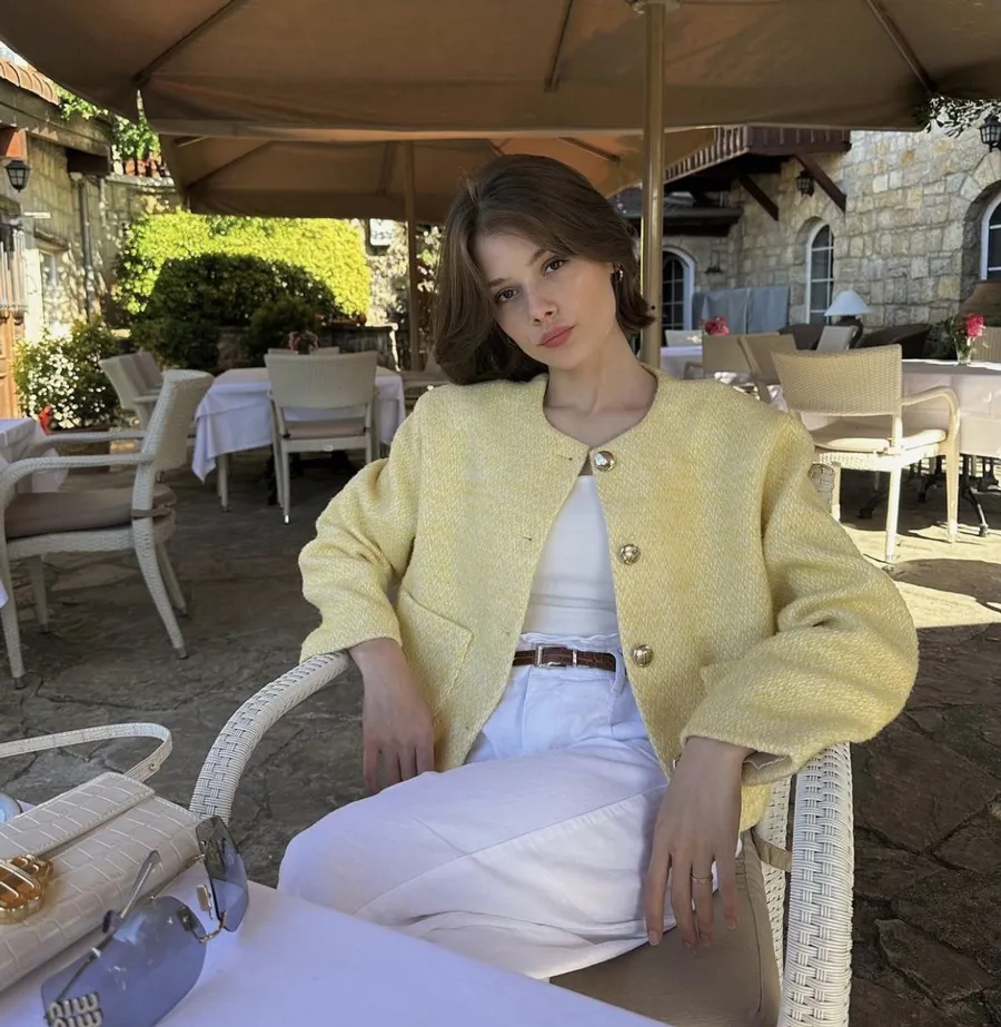 Phối áo tweed với các loại áo khác