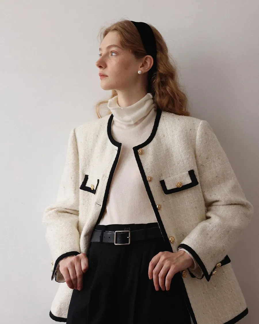 Phối áo tweed với các loại áo khác