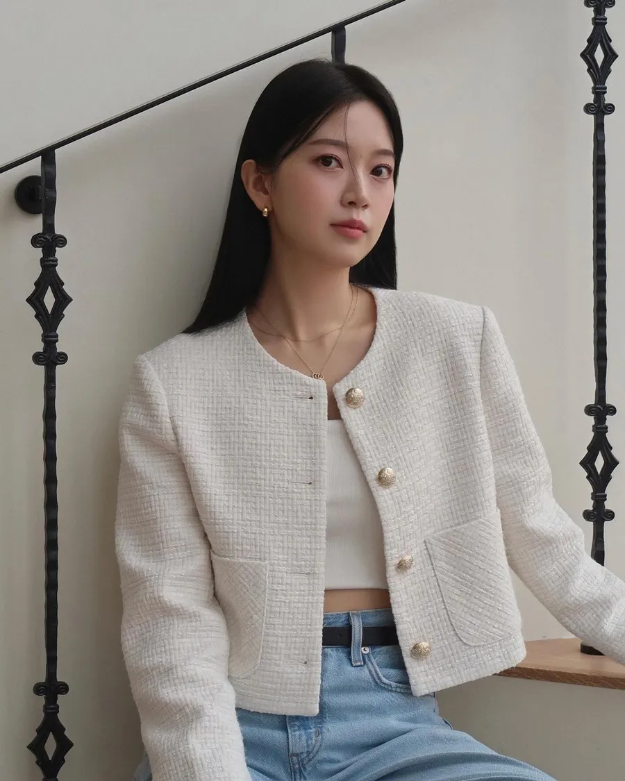 Phối áo tweed với các loại áo khác