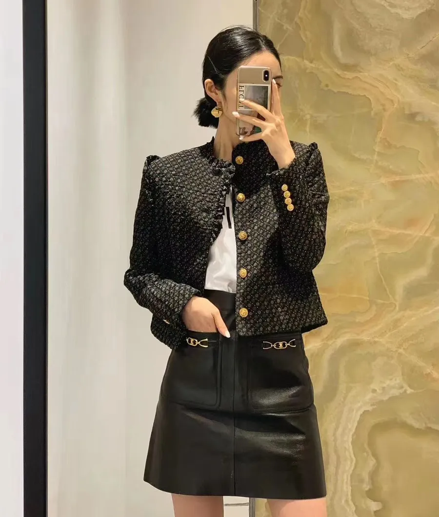 Gợi ý phối áo dạ tweed với các kiểu chân váy