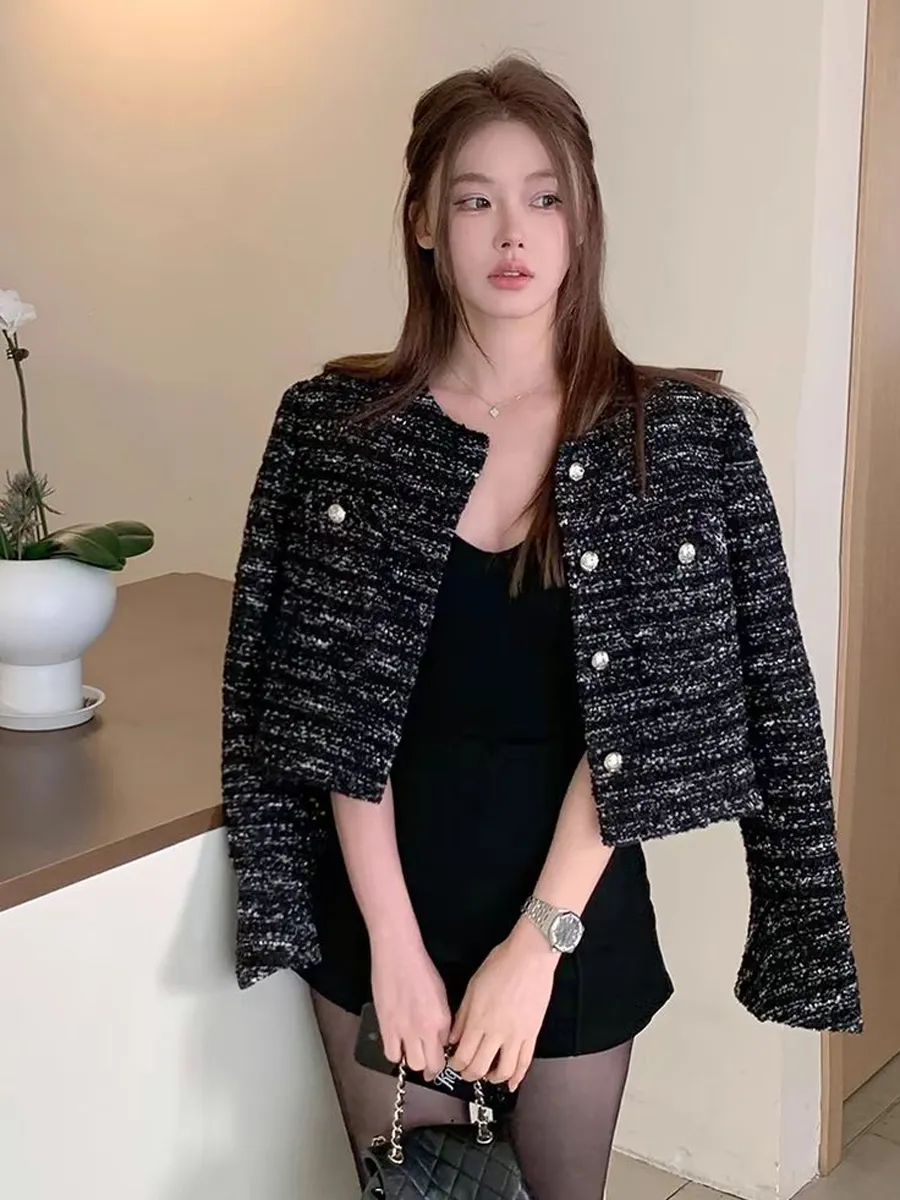 Mix áo dạ tweed với váy nào đẹp