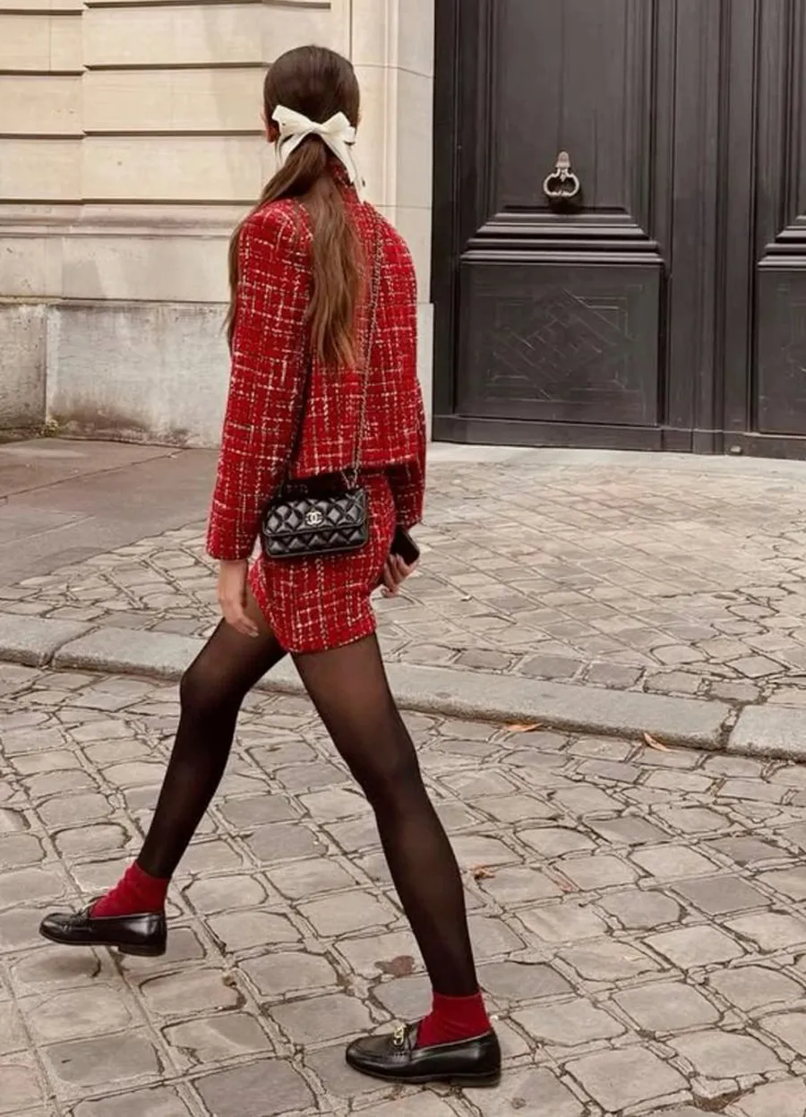 Áo dạ tweed phối với giày gì