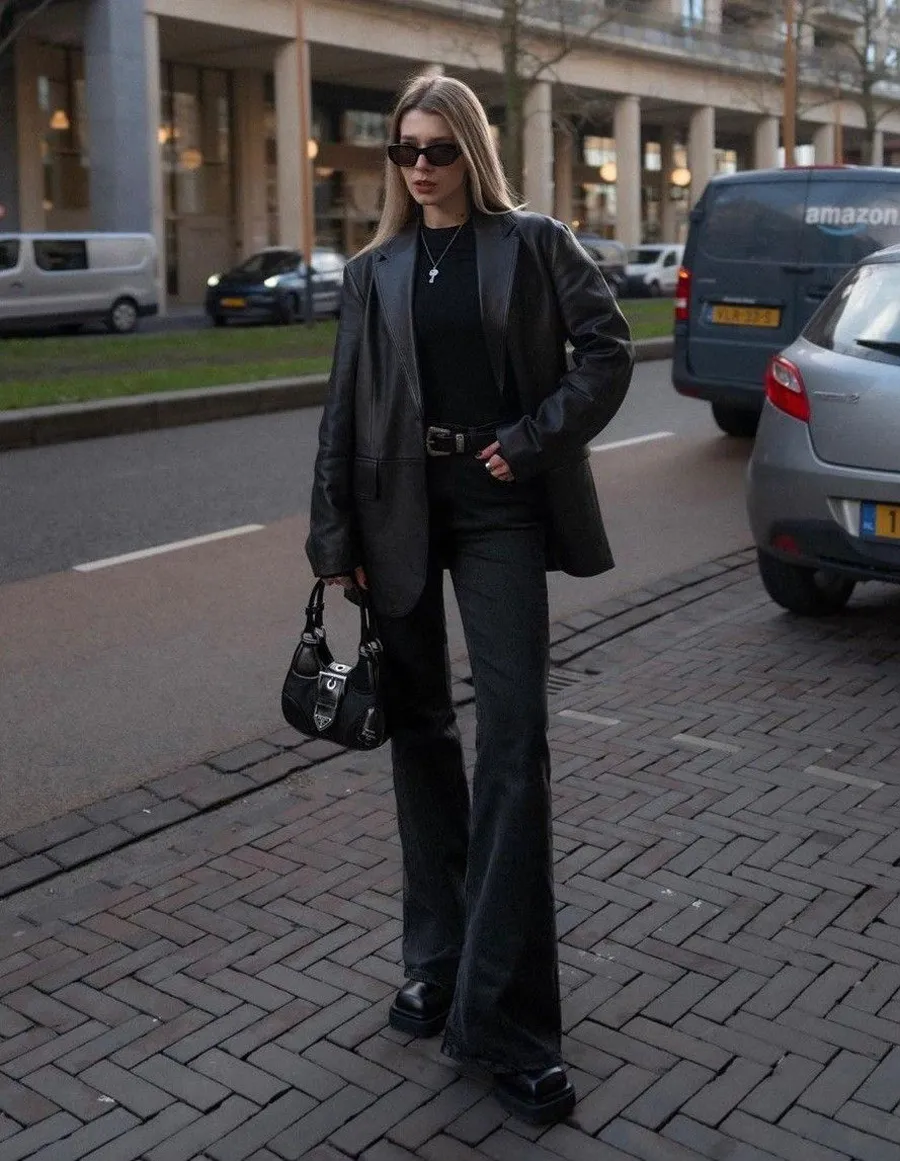 Áo khoác da mặc cùng quần jean skinny