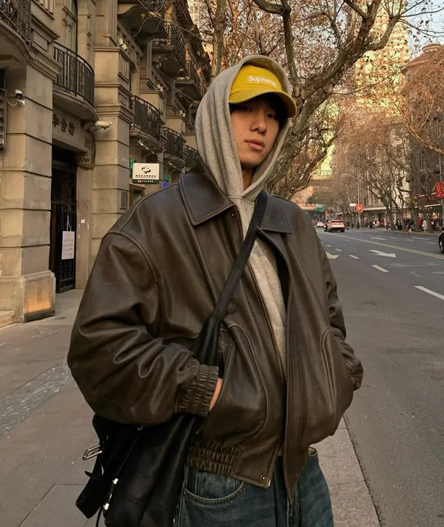 Áo khoác da nam phối cùng hoodie năng động