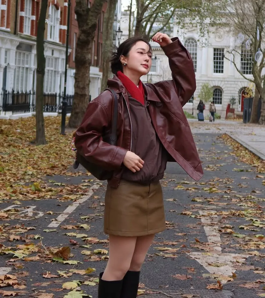 Chân váy chữ A mix cùng áo khoác da nữ