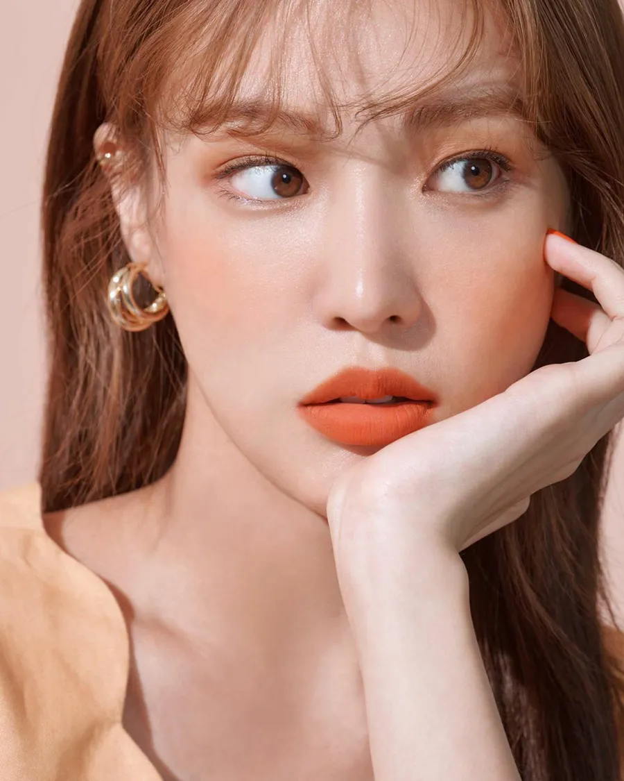 Da vàng hợp màu son gì? 10 màu son giúp nâng tông da - 1