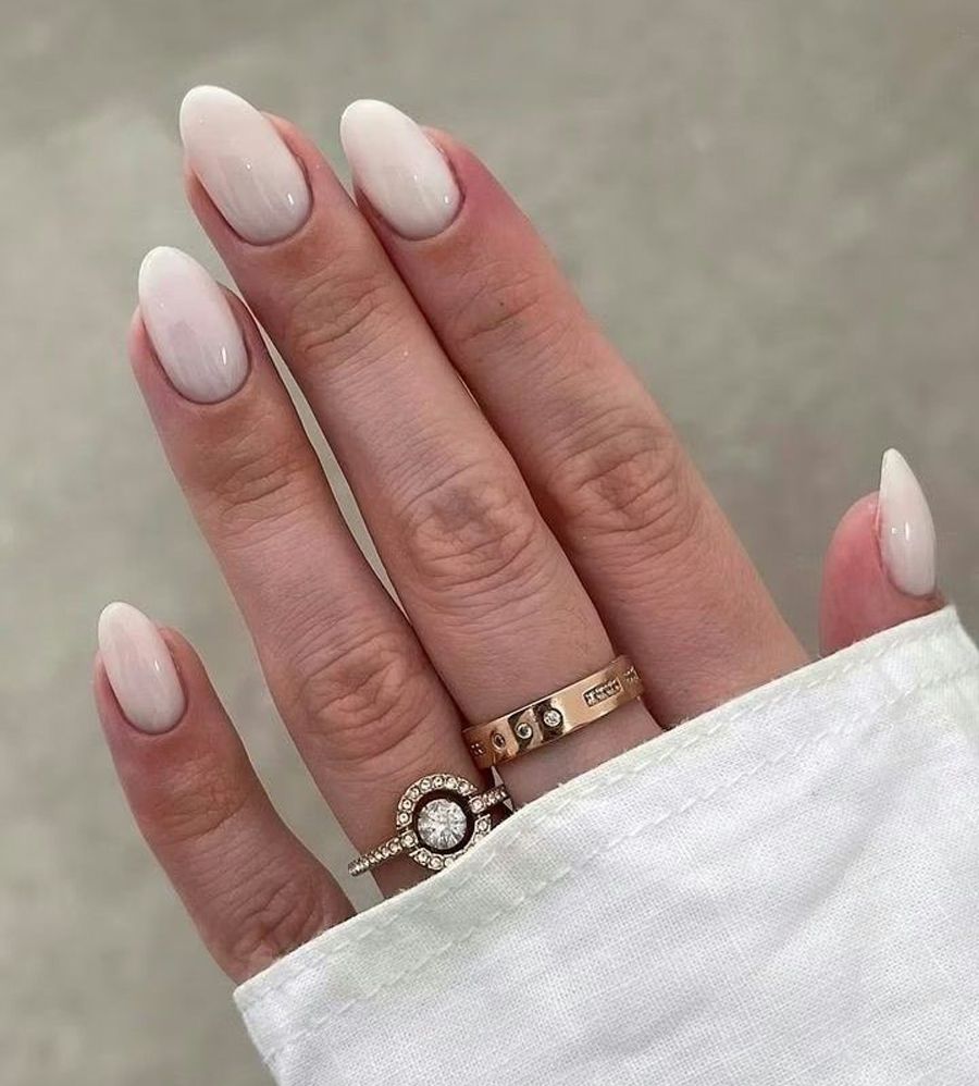 Những Màu Nail Cần Tránh Với Người Mệnh Hỏa