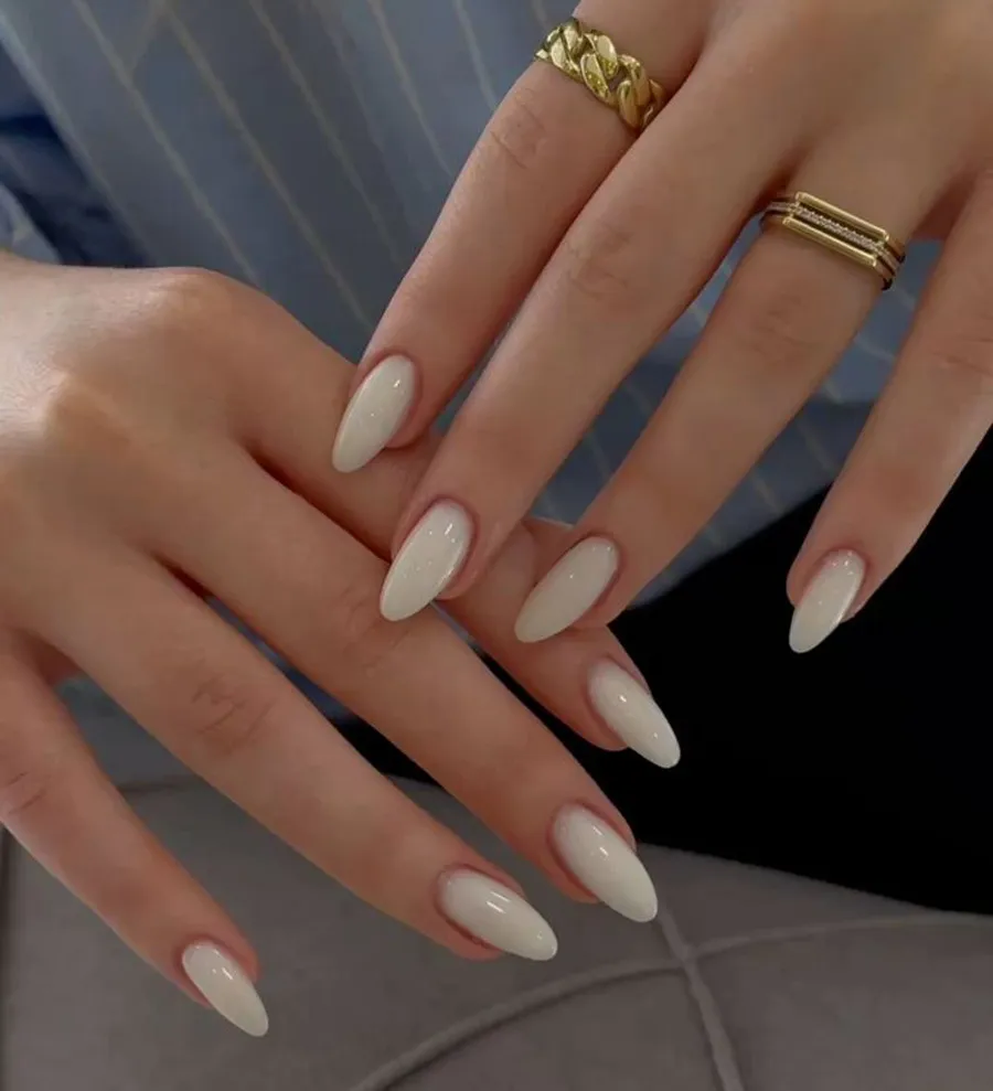 Màu Nail Tương Hợp Với Mệnh Kim