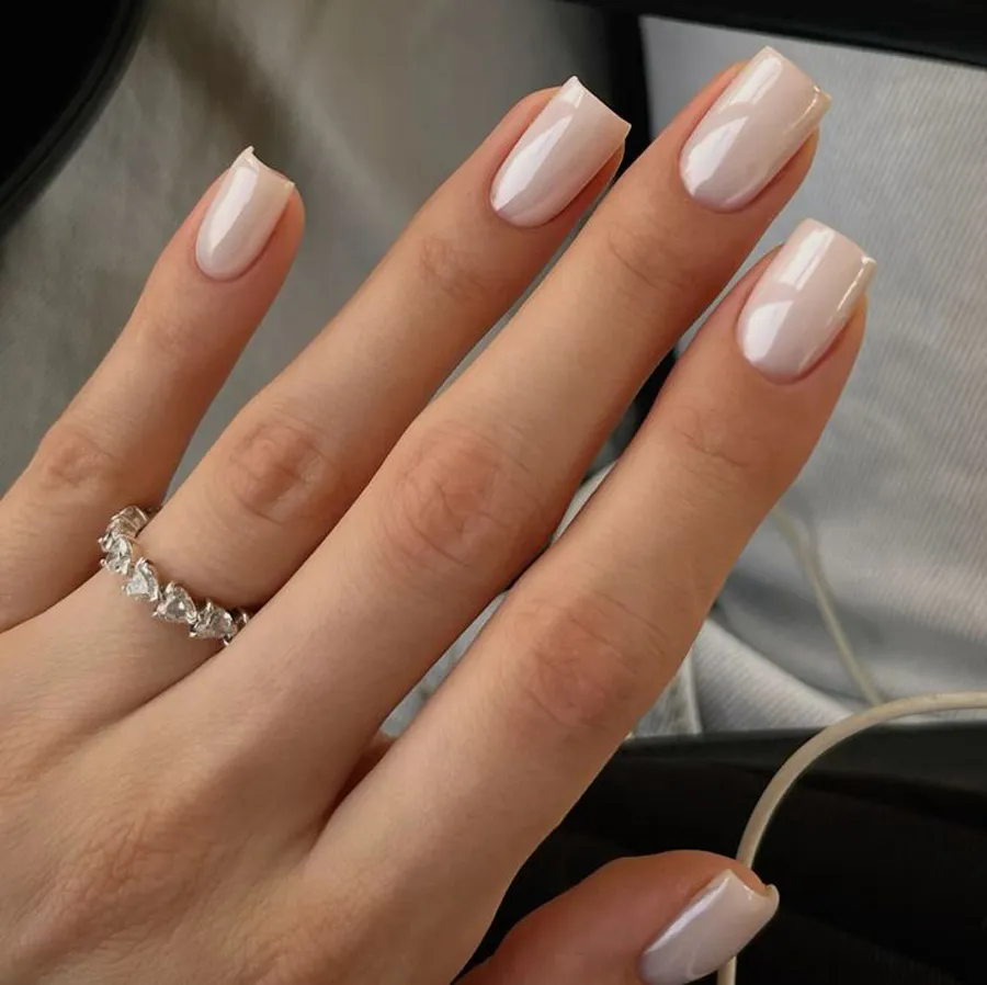 Màu Nail Tương Hợp Với Mệnh Kim