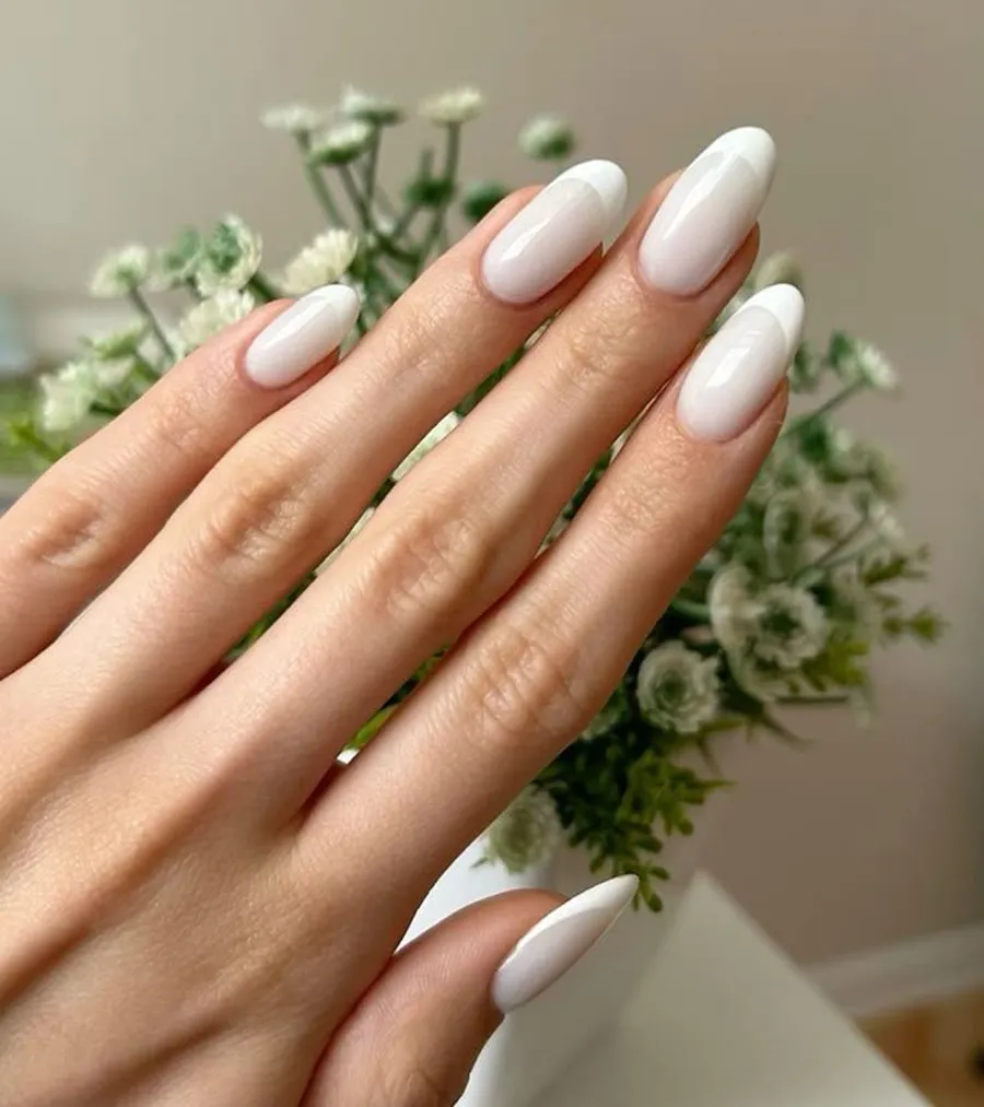 Màu Nail Tương Hợp Với Mệnh Kim