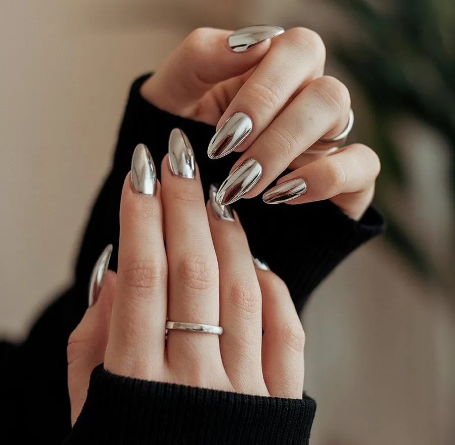 Màu Bạc Tráng Gương 