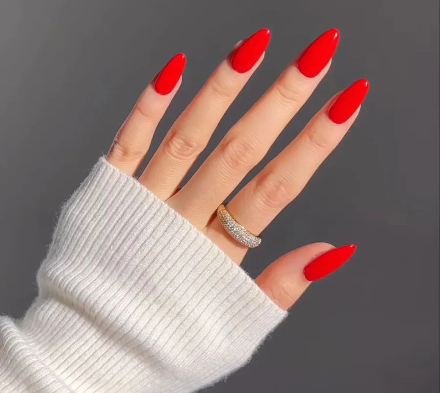 Mẫu nail màu đỏ tươi