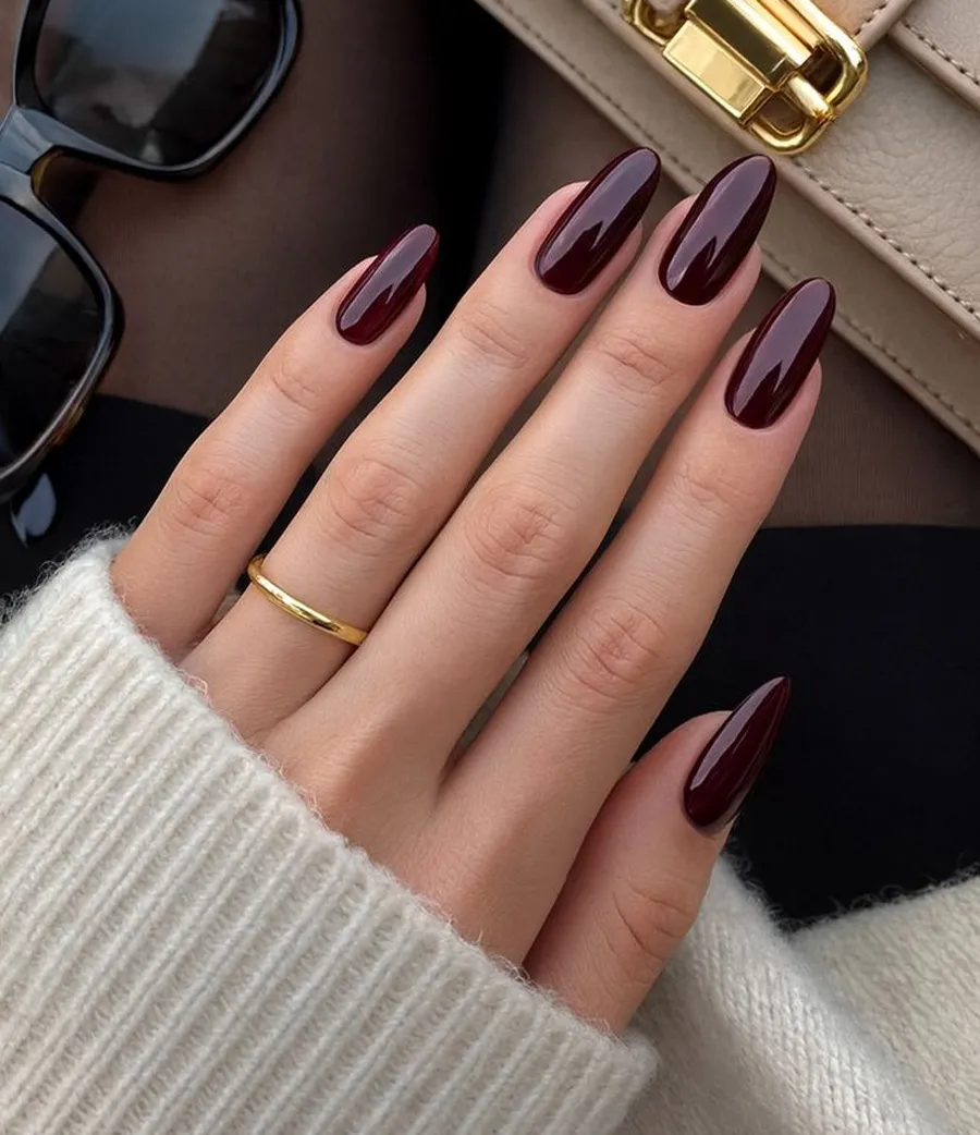 Màu nail đỏ rượu