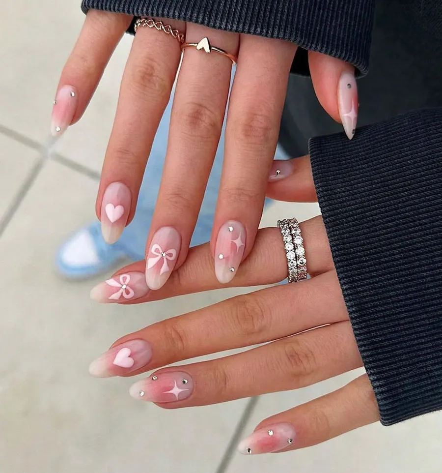 Nail đính đá và charm nổi bật cho mùa lễ hội