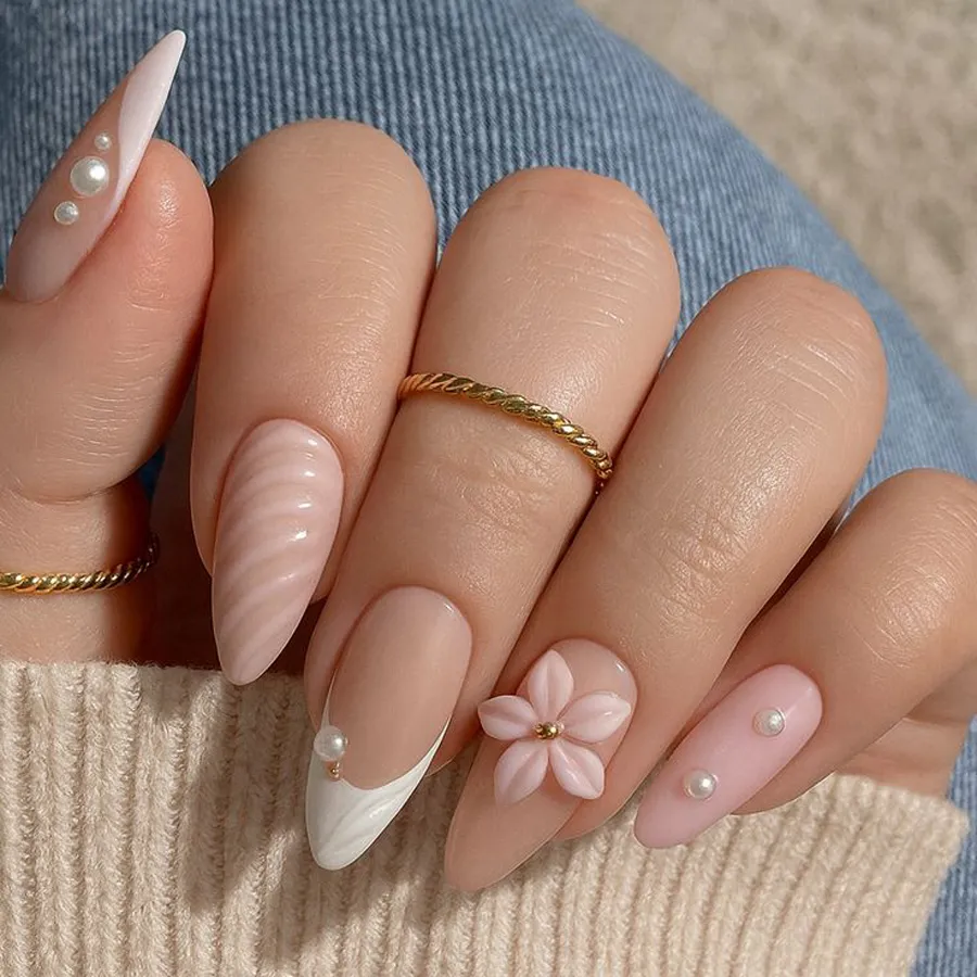 Nail đính đá và charm nổi bật cho mùa lễ hội