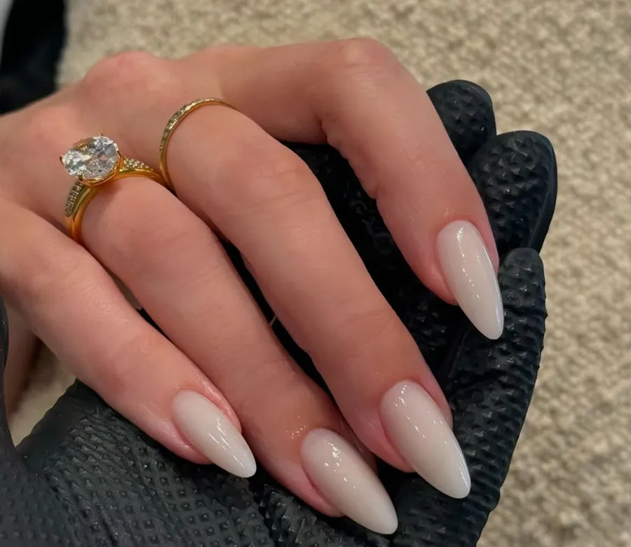 Mẫu nail màu nude
