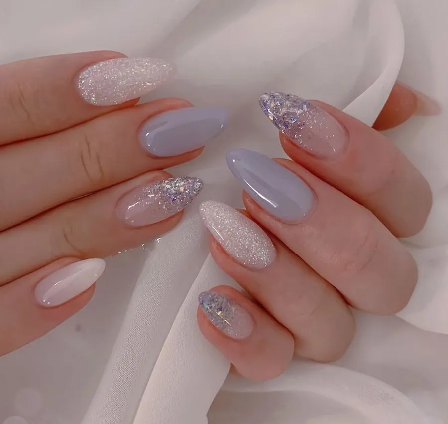 Mẫu nail nhũ mùa xuân lấp lánh
