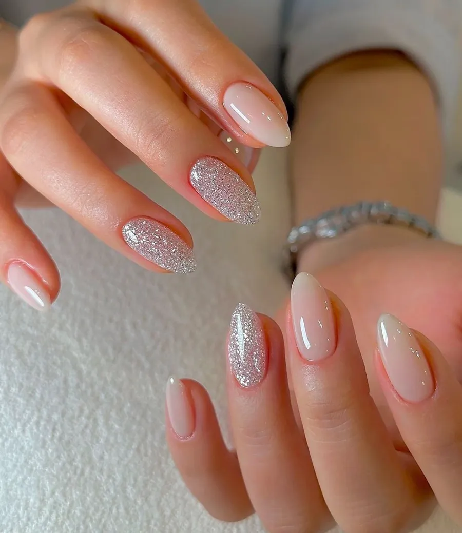 Mẫu nail nhũ mùa xuân lấp lánh