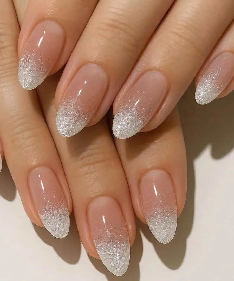 Mẫu nail nhũ mùa xuân lấp lánh
