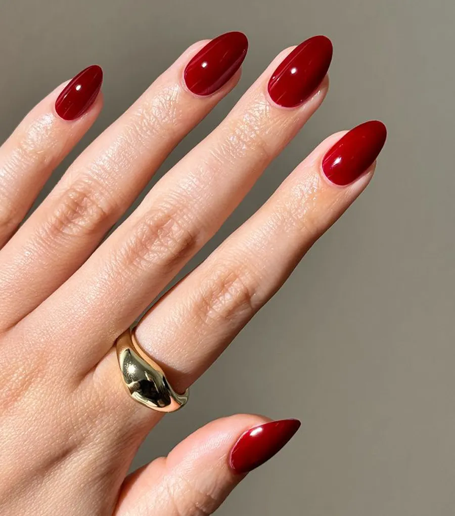Mẫu nail đỏ Tết rực rỡ và may mắn