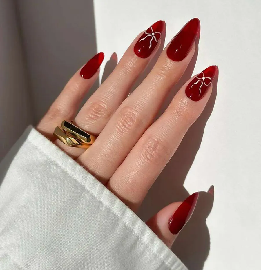 Mẫu nail đỏ Tết rực rỡ và may mắn