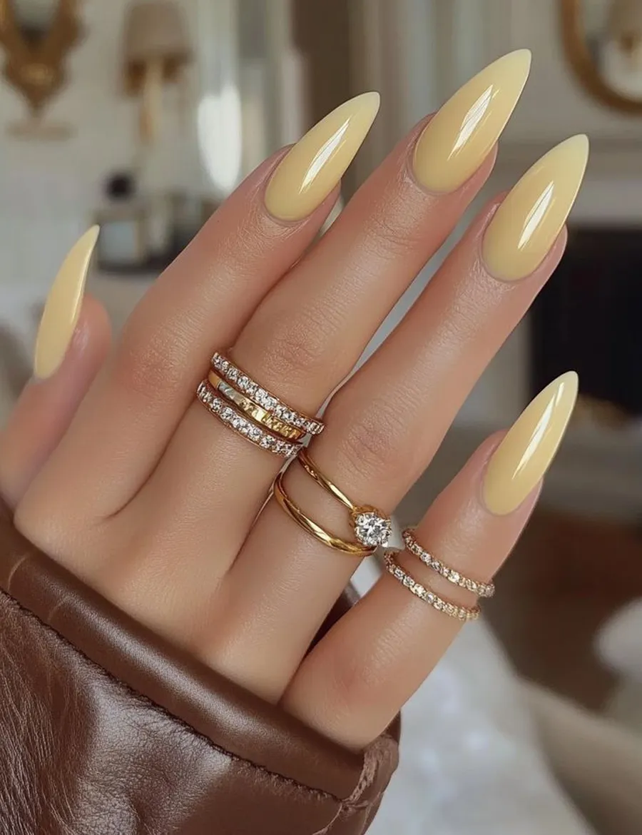 Nail mùa xuân cho móng dài sang trọng 