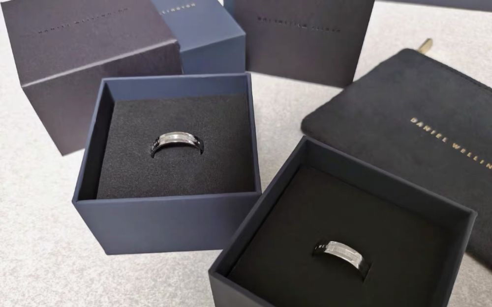 Hướng Dẫn Phân Biệt Nhẫn Daniel Wellington Thật Giả Nhanh Chóng - 1