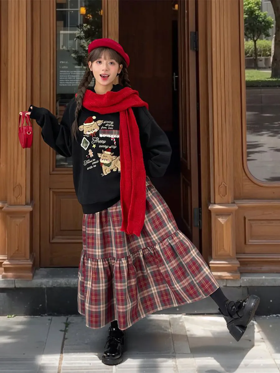 Chân váy midi kết hợp cùng áo sweater