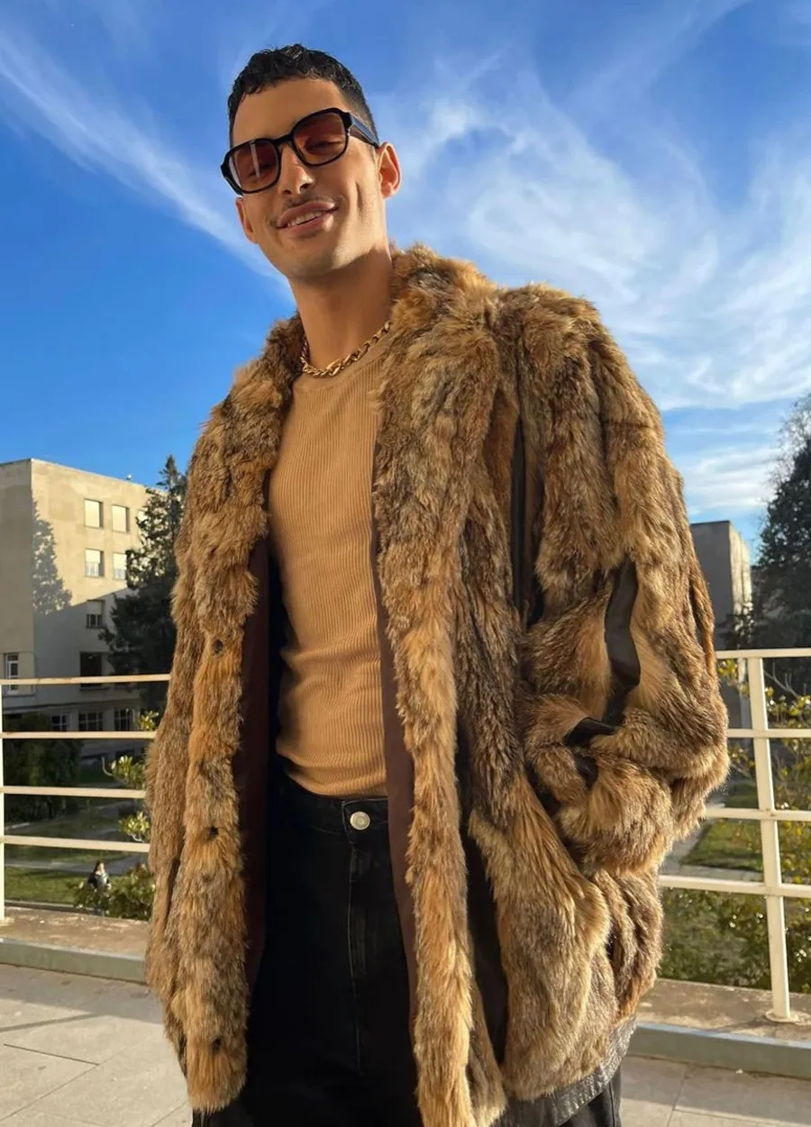 Phối đồ với áo khoác lông nam oversized