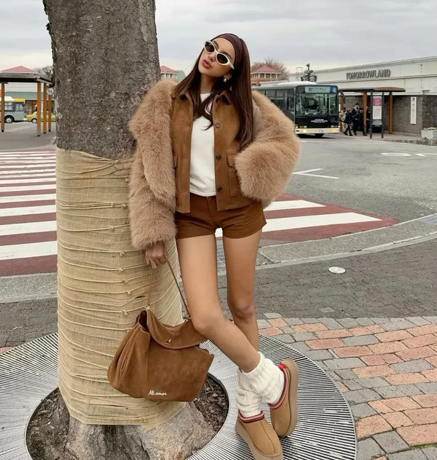 Áo khoác lông mix cùng quần short và áo jacket