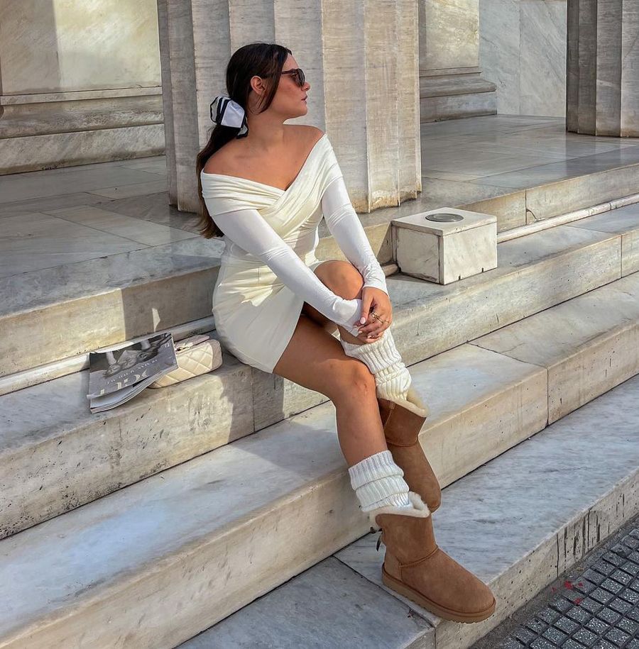 Boots UGG và váy liền 